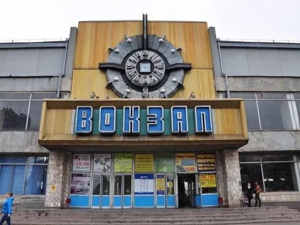 Рашисти розбомбили залізничний вокзал у Миколаєві, він не працює – мер