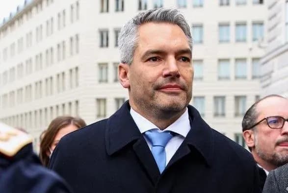 Канцлер Австрії приїхав до України: вже зустрівся із Зеленським