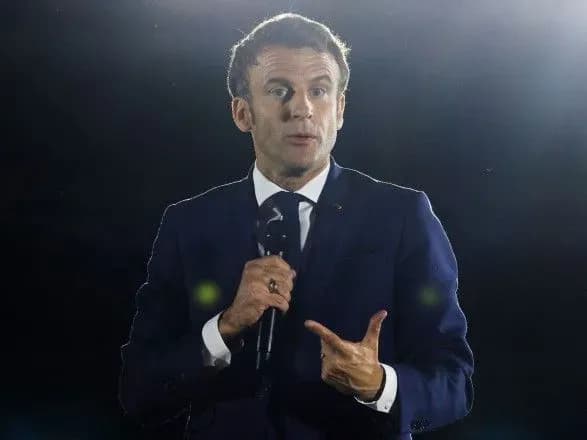 Макрон відмовився називати геноцидом звірства рф в Україні і заявив, що росіяни і українці "брати"