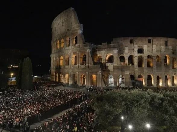 У Ватикані попри протести все одно провели хресну ходу з українкою та росіянкою