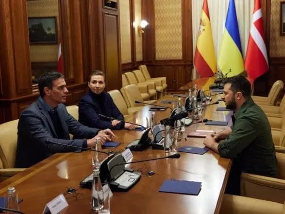 Україна готується: Зеленський не виключає деблокади Маріуполя військовим шляхом