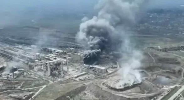 Окупанти продовжують наносити удари по “Азовсталі” – Арестович