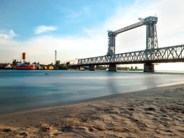 На Одещині окупанти обстріляли залізничний міст через Дністровський лиман