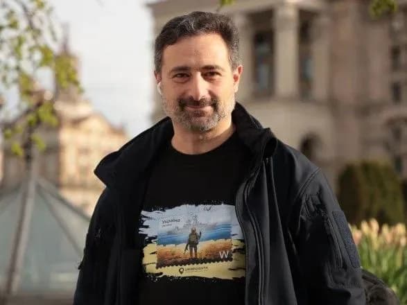 Следом за марками: Укрпочта будет продавать мерч с "русским кораблем"