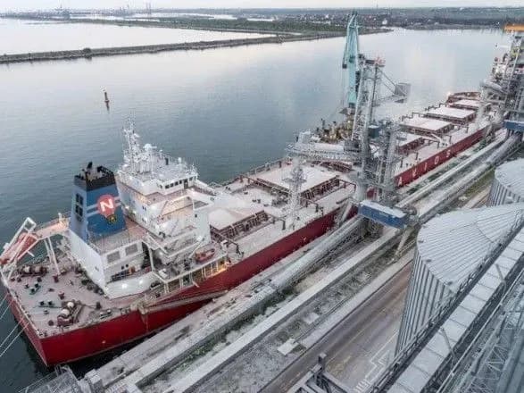 У порту Румунії завантажили перше з початку вторгнення рф судно з українським зерном