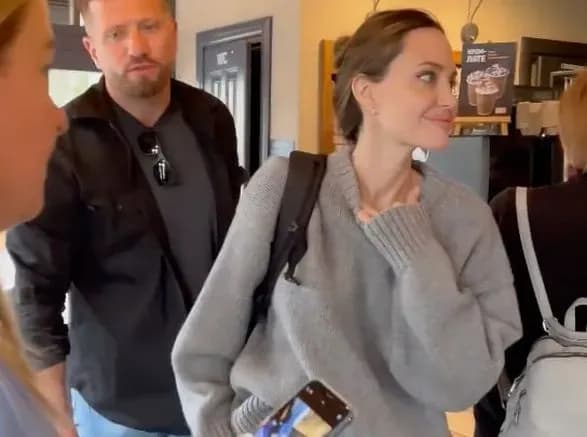 Анджеліна Джолі у Львові: мережу заполонили меми про візит акторки