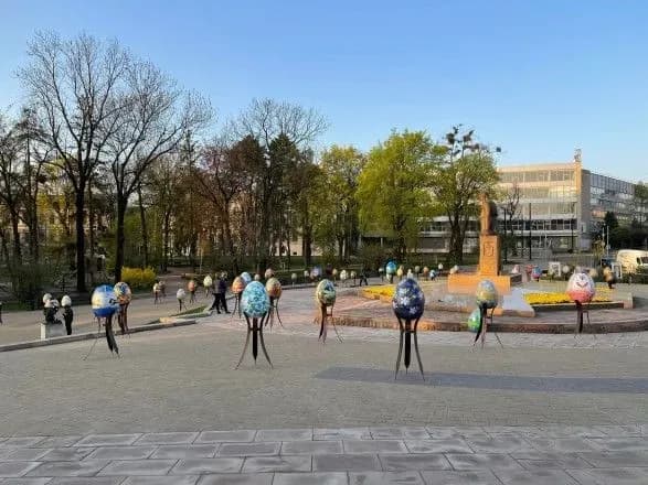 "Обпалені, як і наша країна": у Львові виставили писанки, які вціліли в боях під Києвом