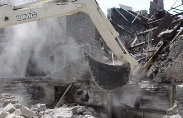 У Маріуполі окупанти готуються до "параду" на 9 травня, змушуючи місцевих розбирати завали за їжу - радник мера