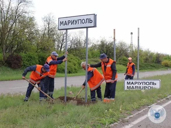 В Маріуполі окупанти змінюють дороговкази. Тим часом жителі без води, їжі та медикаментів - міськрада