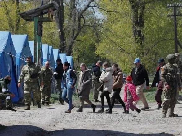З "Азовсталі" вдалося витягнути 50 жінок, дітей та людей похилого віку. Завтра операція продовжиться - Верещук
