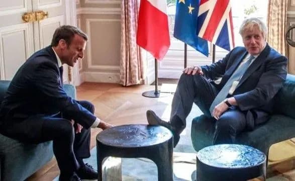 Макрон и Джонсон созвонились для обсуждения украинского вопроса