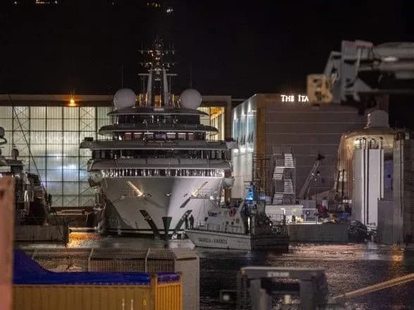 Влада Італії арештувала суперяхту, яка, як вважають, пов’язана з російським урядом