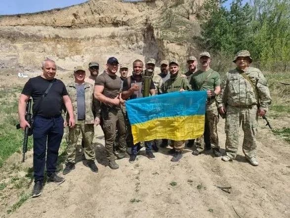Олімпійський чемпіон Жан Беленюк провів тренування з бійцями спецпідрозділу "Старі Перці"