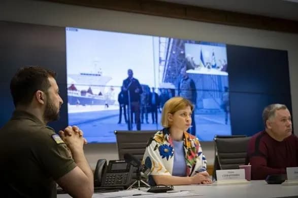 Може викликати голод та політичну нестабільність: Зеленський обговорив з президентом Євроради блокаду експорту зерна