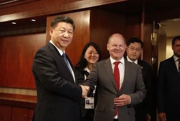 "Може призвести до некерованої ситуації": Сі закликав Шольца докласти зусиль, щоб уникнути розширення конфлікту в Україні