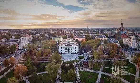 Актори розбомбленого драмтеатру Маріуполя тимчасово переїхали до Ужгорода