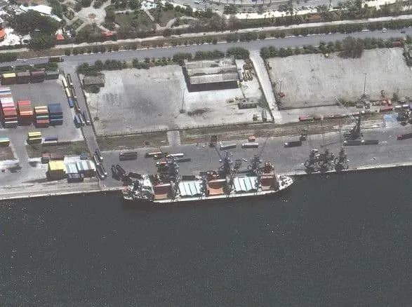 Супутник зафіксував судно рф з краденим українським зерном