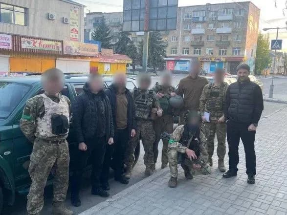 Військові з Авдіївки отримали нові пікапи – Дмитро Дронов