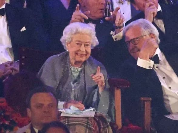 Святкування платинового ювілею стартують: Єлизавета II відвідала Королівське кінне шоу у Віндзорі