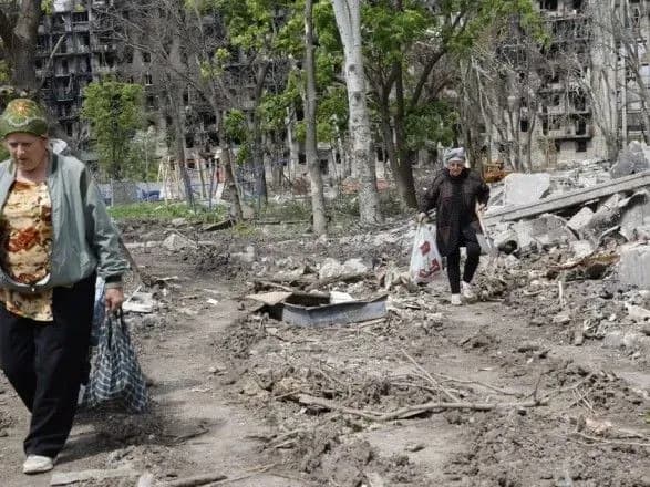 "Заняты добычей продуктов, лекарств, воды": як живуть понад 100 тисяч людей в окупованому Маріуполі