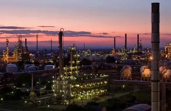 Угорський нафтовий гігант готується до відмови від російської нафти