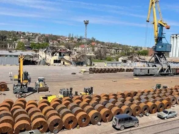 Окупанти не залишають спроб вивезти з Маріуполя металопрокат морем