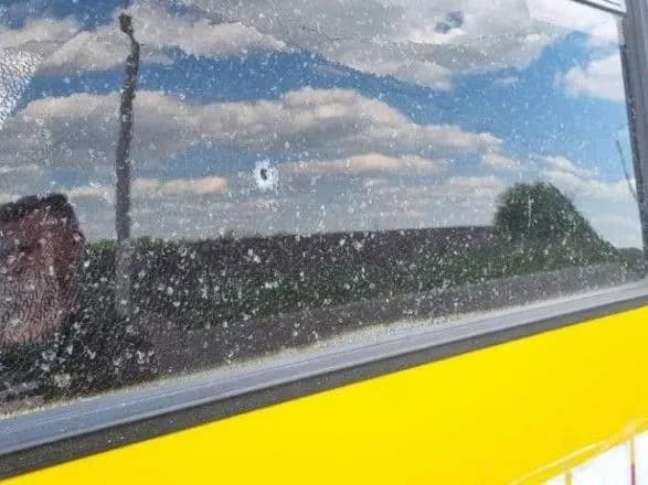 "Безпечних шляхів вже немає": на Луганщині окупанти обстріляли евакуаційний автобус