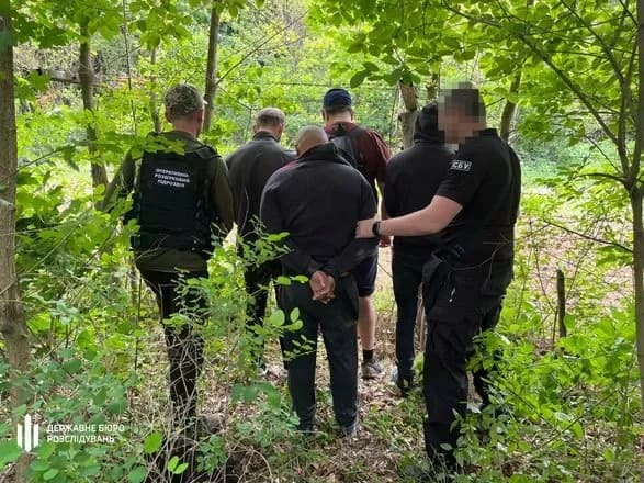 10 тис. євро за втечу: ДБР викрило схему нелегального перевезення чоловіків призовного віку до Румунії