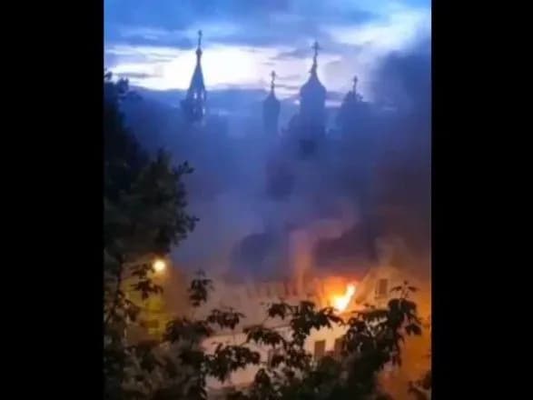 У москві загорілася територія старовинного храму Петра та Павла