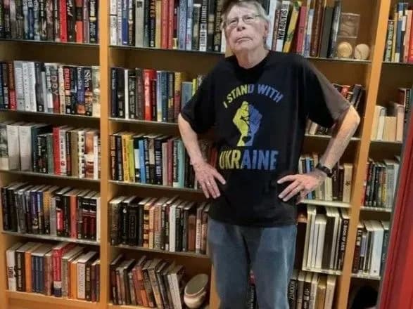 Письменник Стівен Кінг закликав світових лідерів не послаблювати санкції проти росії