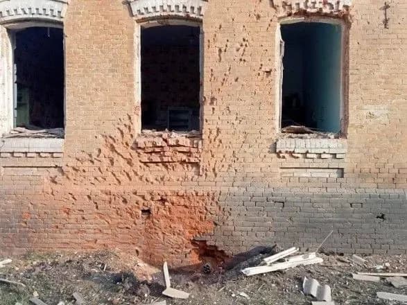 Рашисти випустили три некеровані ракети по Сумщині: пошкоджено церкву і дитсадок, постраждала жінка