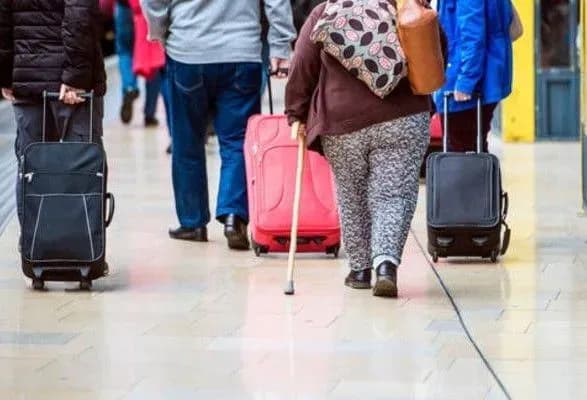 У Болгарії українців виселяють з готелів: у МЗС роз'яснили чому і де розмістять біженців