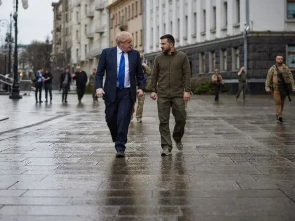 Зеленський знову зідзвонився з Джонсоном: у центрі переговорів - оборонна підтримка та пальне