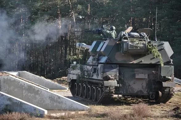 Польша отправит в Украину одни из лучших в мире гаубицы AHS Krab - СМИ