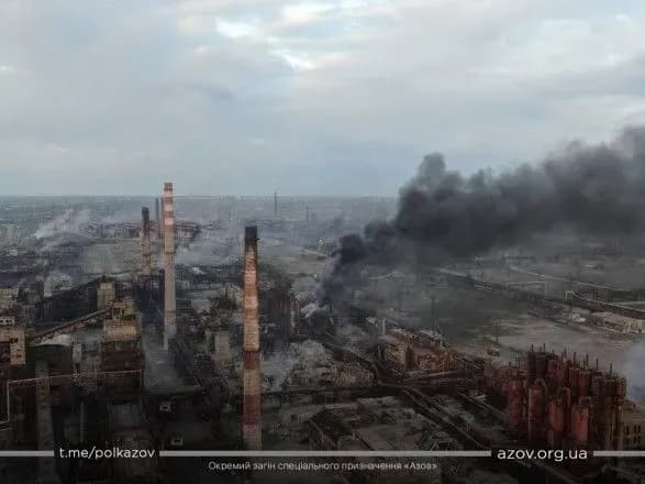 "Унікальна операція": з'явилися кадри, як гелікоптери доправляли допомогу на "Азовсталь"