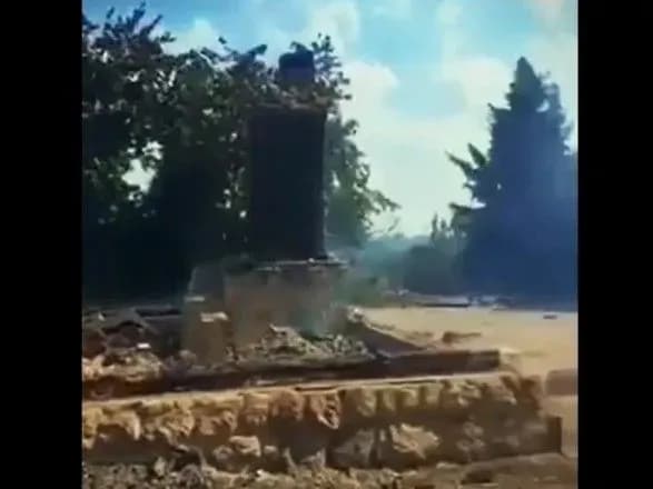 Деревянный скит Святогорской Лавры сгорел дотла: появилось видео