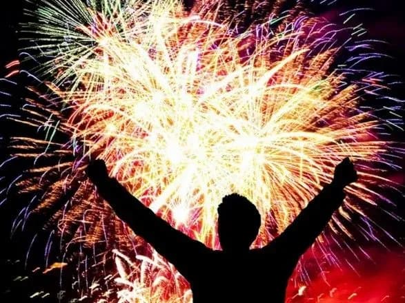 Зеленський доручив Кабміну розглянути питання про заборону феєрверків