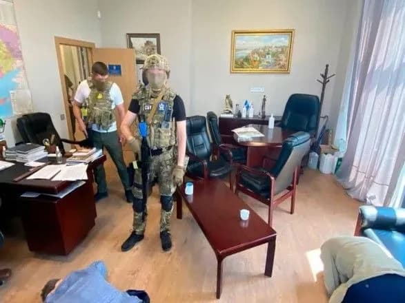 Вимагали 2,5 млн доларів за посаду нардепа: у Києві затримали керівників політичної партії