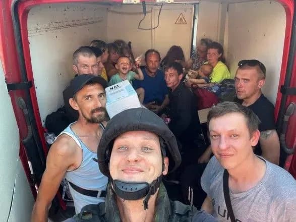 Из Лисичанска эвакуировали 14 взрослых и три ребенка