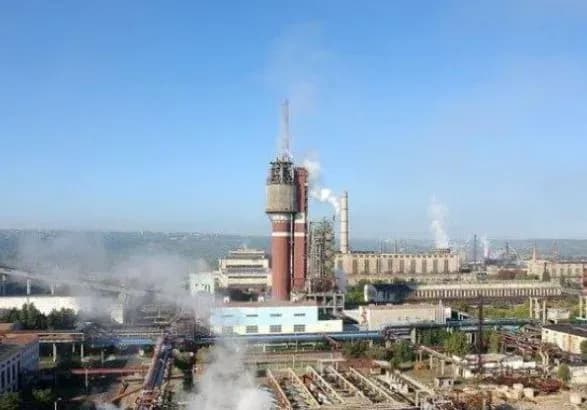 Территорию "Азота" обстреливают часами: из радиаторов вытекло масло и вспыхнул пожар