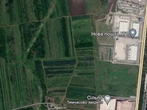 Готують “живий щит” з маріупольців: чому окупанти вирішили будувати металеву будку для безхатьків