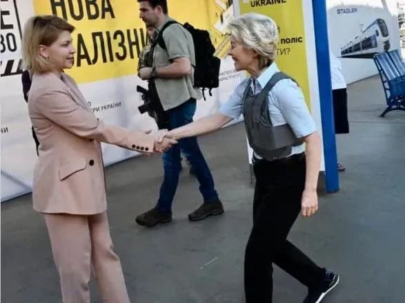 Президент Єврокомісії приїхала в Київ обговорити вступ України до ЄС