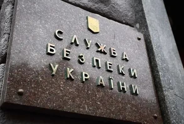 "Від батарейок до парфумів": СБУ показала, як окупанти обікрали магазин на Сумщині