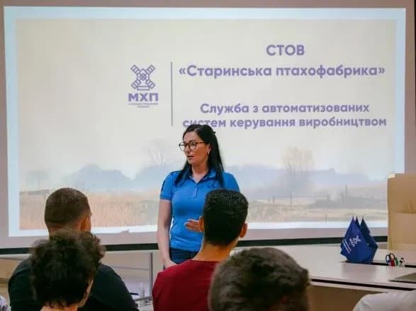 Дуальна освіта: на птахофабриці МХП провели екскурсію для студентів