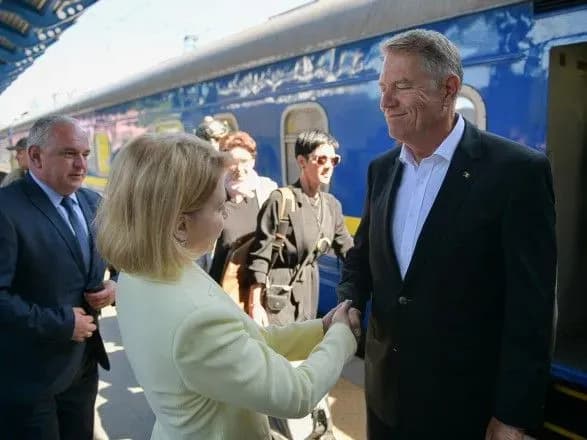 До Києва приїхали чотири лідери ЄС: до Макрона, Шольца і Драгі приєднався президент Румунії