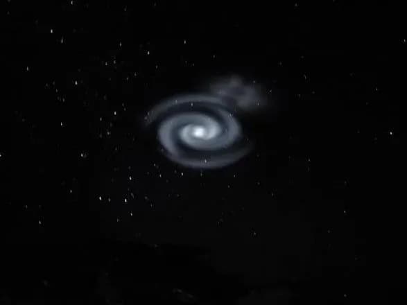 Голубые спирали на ночном небе поразили жителей Новой Зеландии