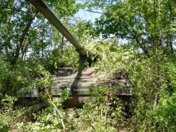 Німецькі артилерійські установки Panzerhaubitze 2000 вже працюють на фронті