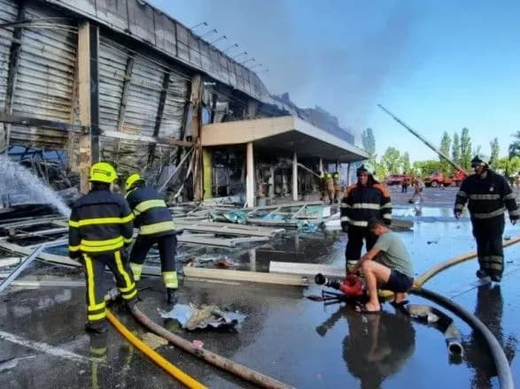 Удар по ТРЦ у Кременчуці: кількість загиблих збільшилася до 10, поранених - до 40