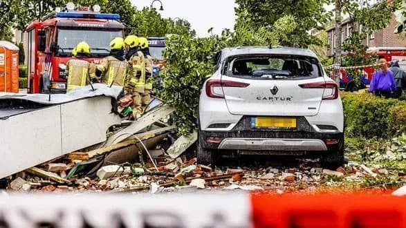 1 людина загинула, 10 поранено внаслідок смерчу, що обрушився на Нідерланди