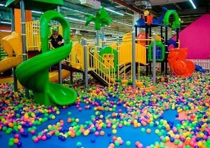 Після ракетного удару по Кременчуку: у київських ТРЦ заборонили роботу дитячих майданчиків